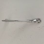 Poignée de meuble vintage chrome années 60