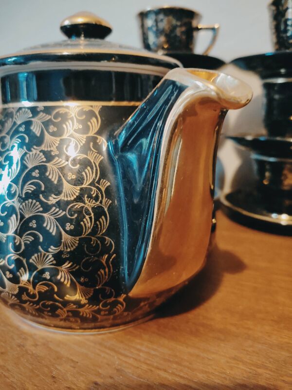 Set de 9 tasses et leur théière art déco assortie