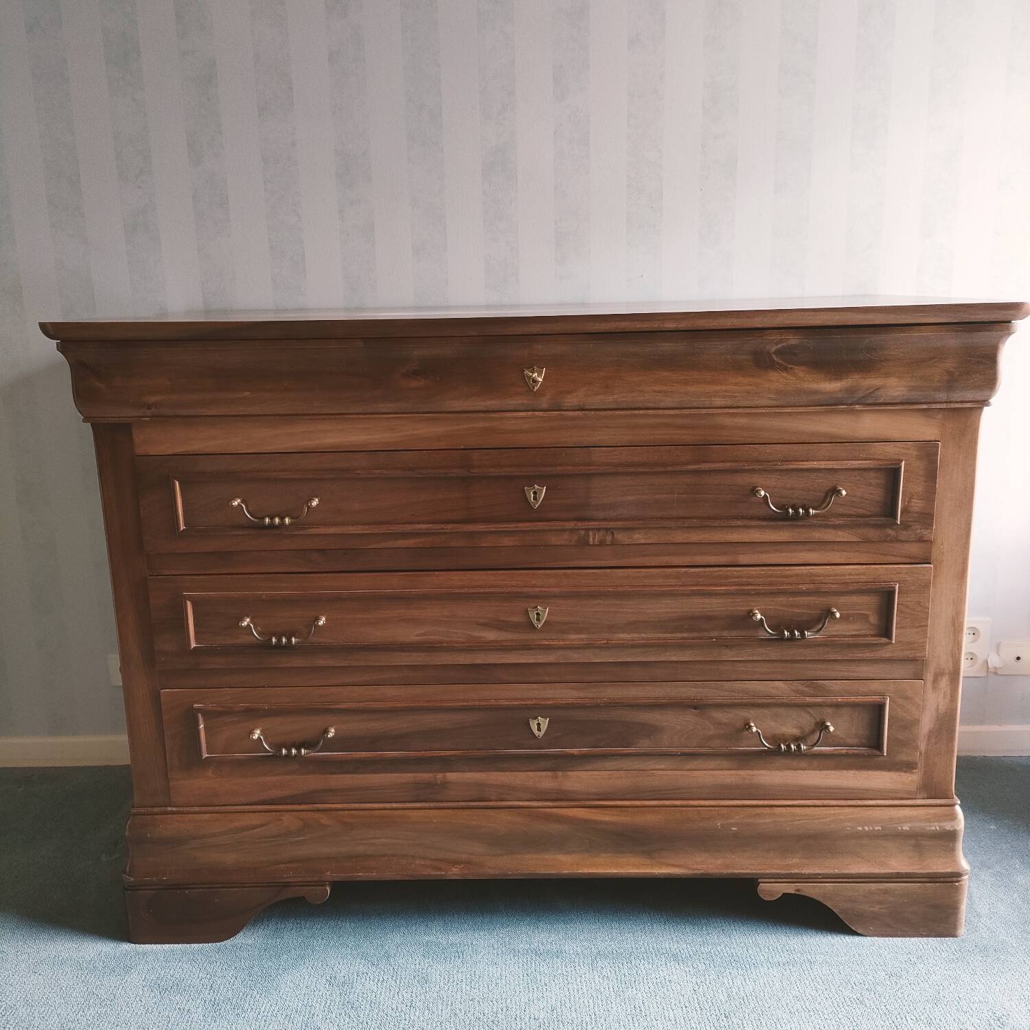 Louis Philippe chest of drawers in walnut