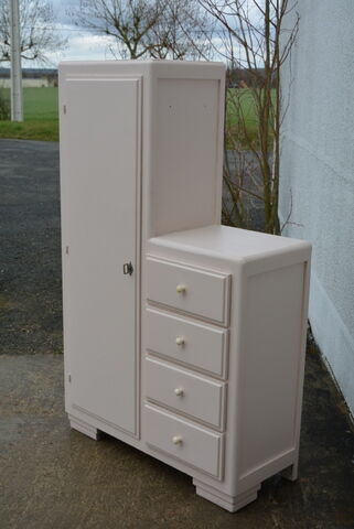 Asymmetrical wardrobe of the 40s