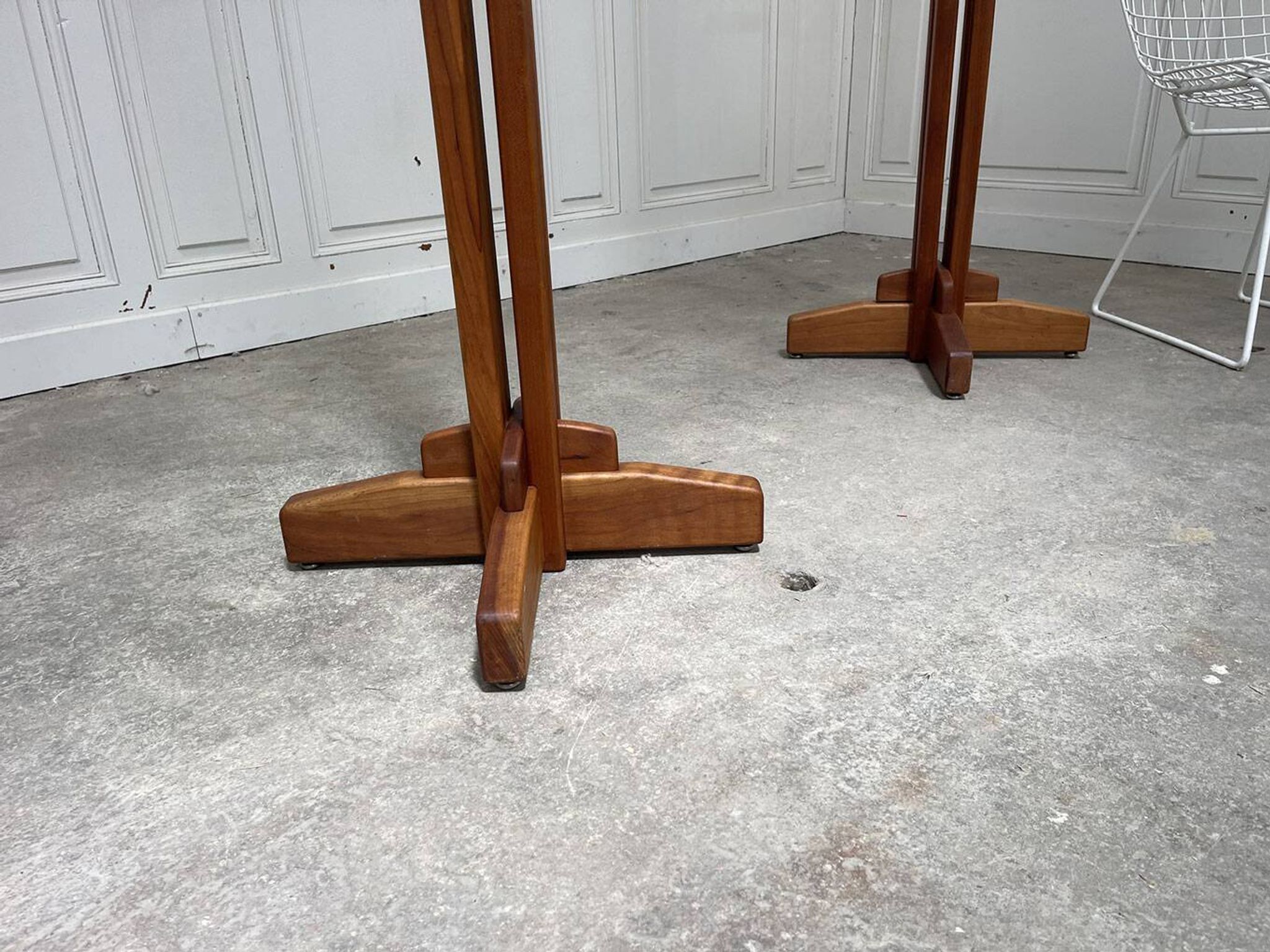 Duo de porte-manteaux 1970 en orme massif