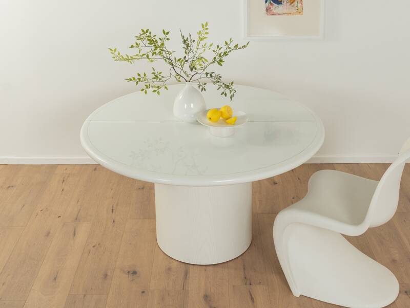 Table à manger postmoderne