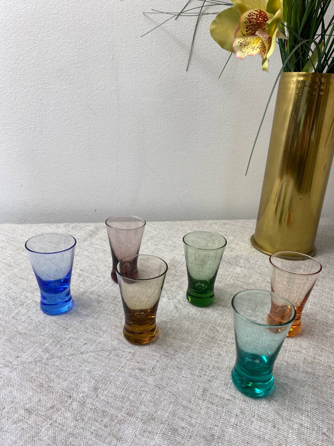 Set de six verres à liqueur colorés