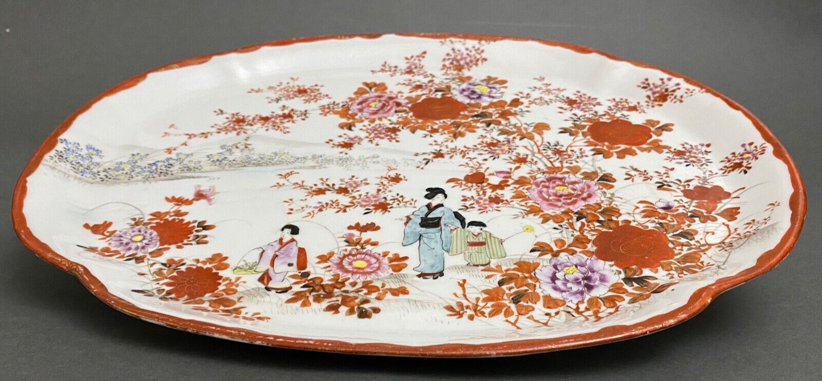 Chinese porcelain dish 1900 floral decoration and characters