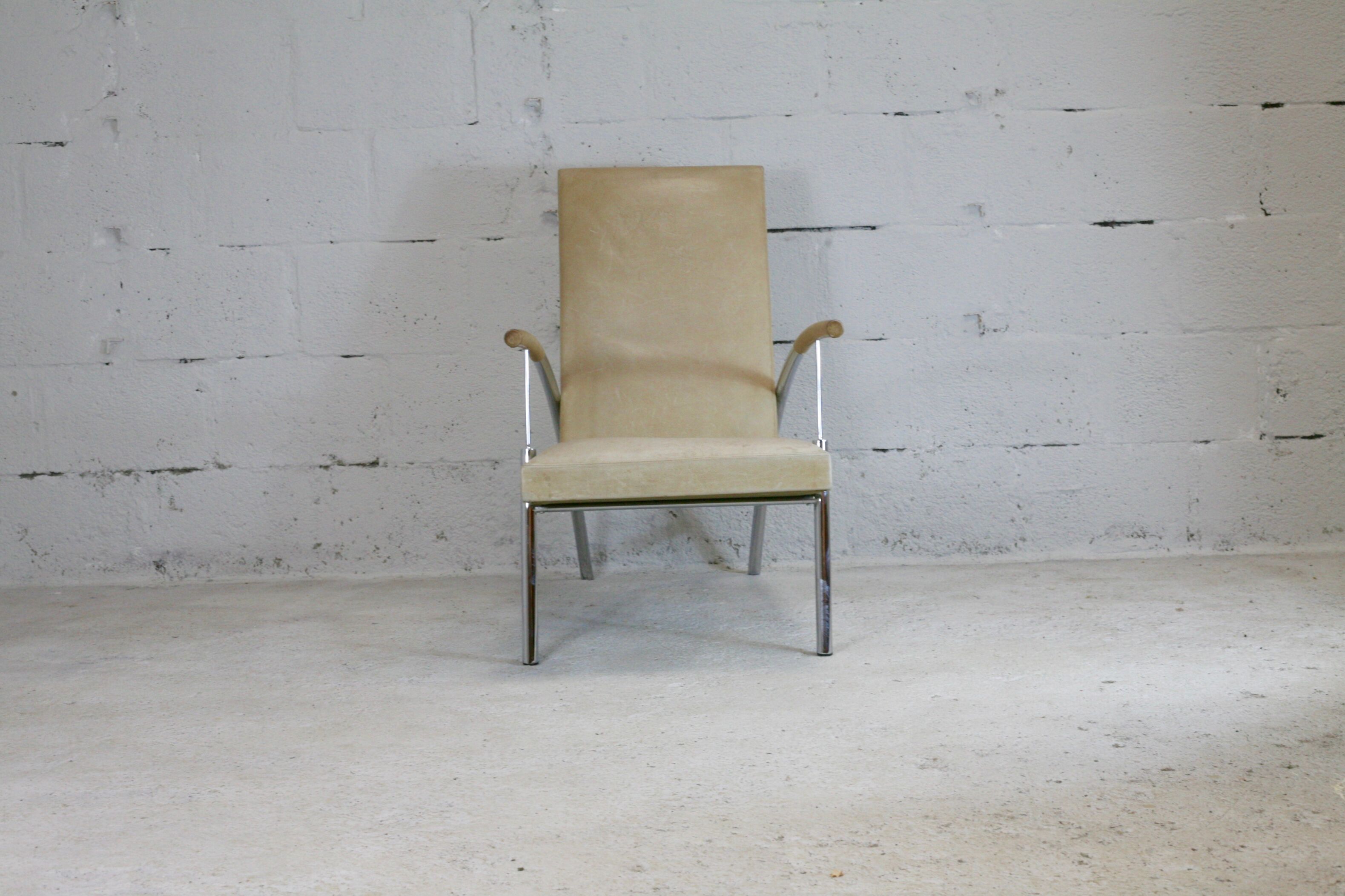 Tubular steel armchair and "cream" leather, France, circa 1970