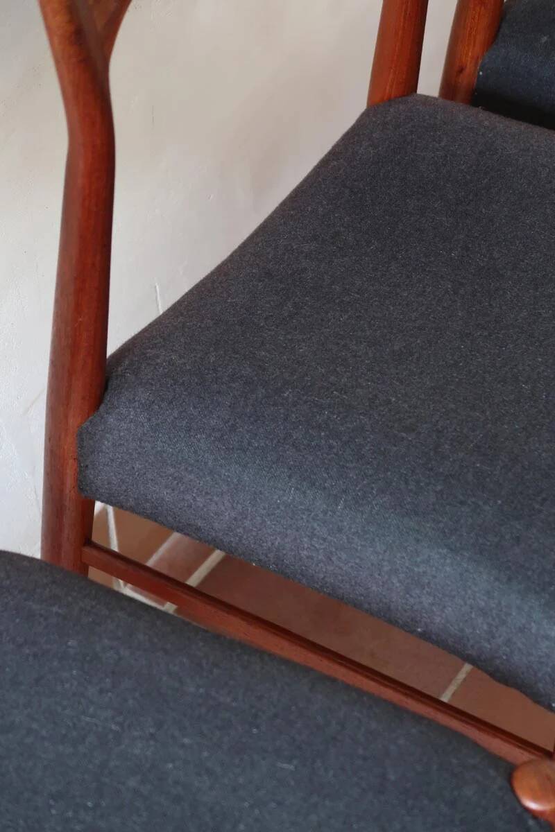 4 vintage Scandinavian chairs in teak and blue fabric - Model 26 by Henning Kjærnulf
