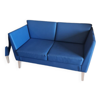 2-seater sofa with Scandinavian legs