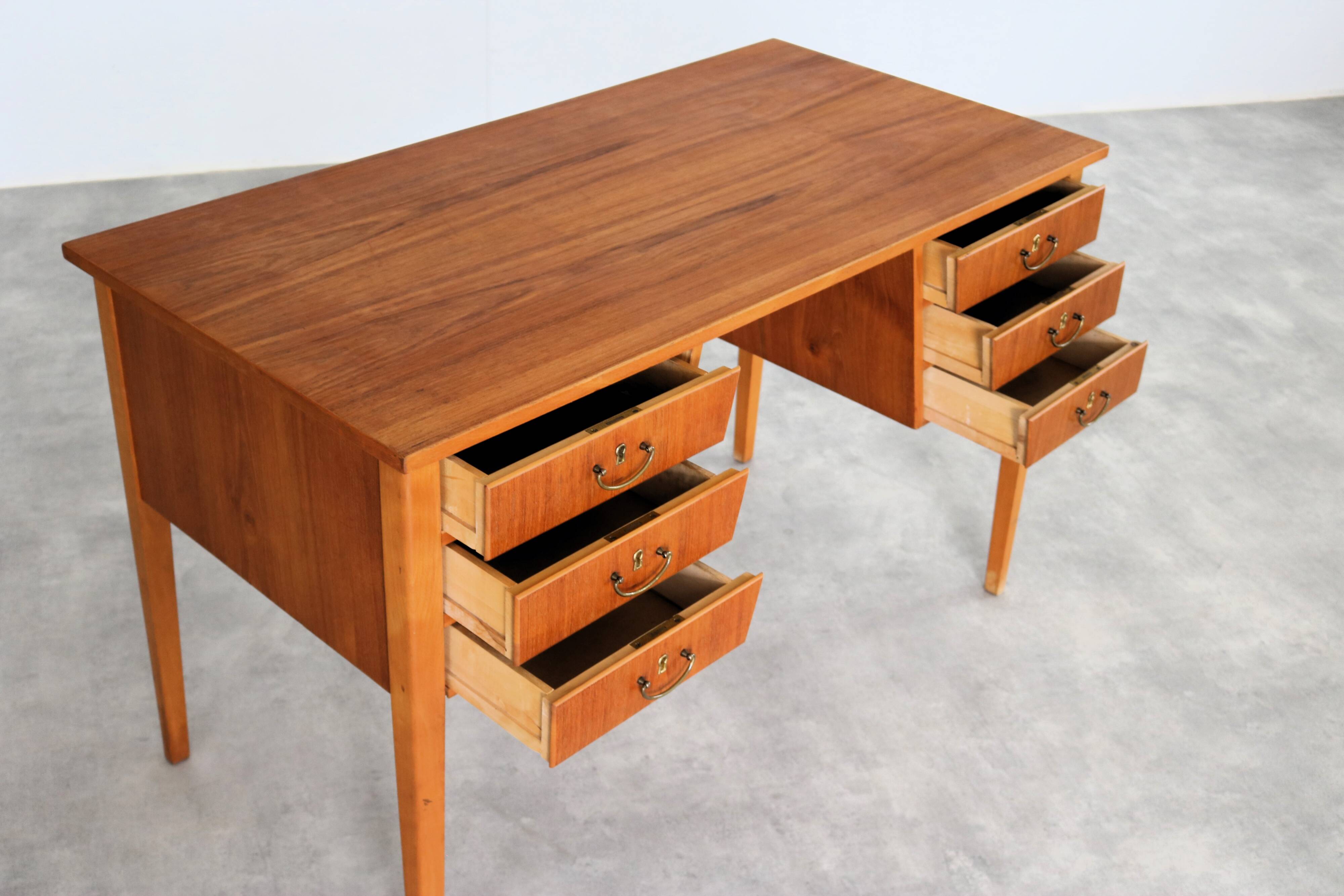 vintage desk | teak | 60s | swedish period | 60s