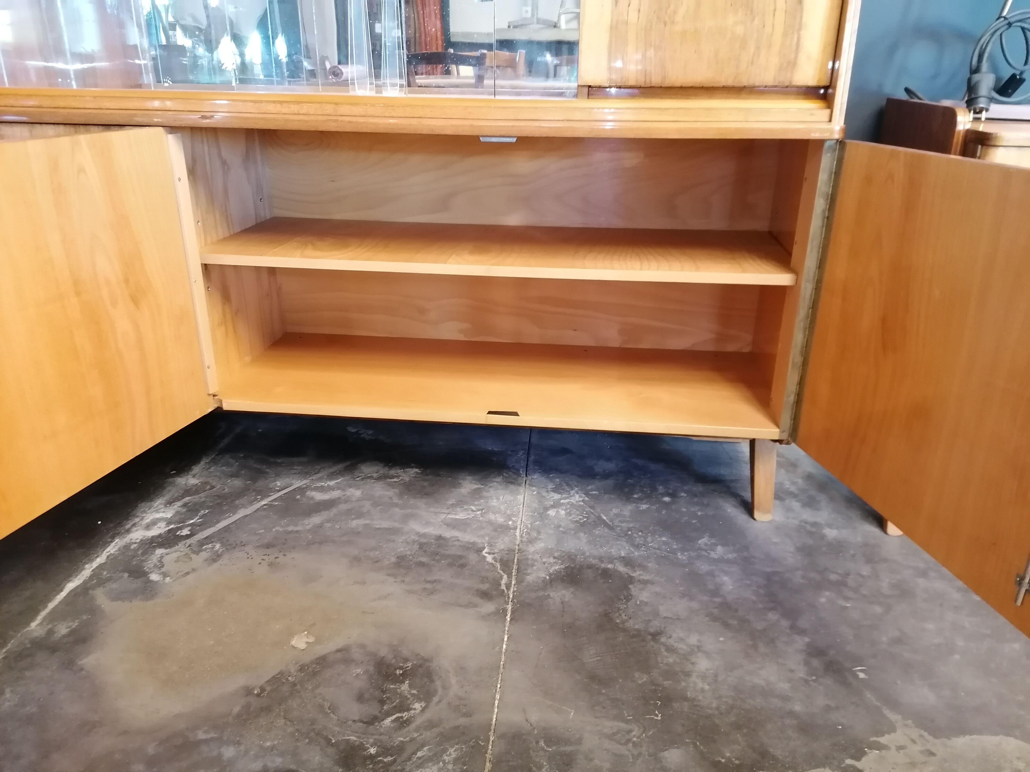 Buffet scandinave vintage en bois, bahut vitrine tchèque, meuble bar années 60