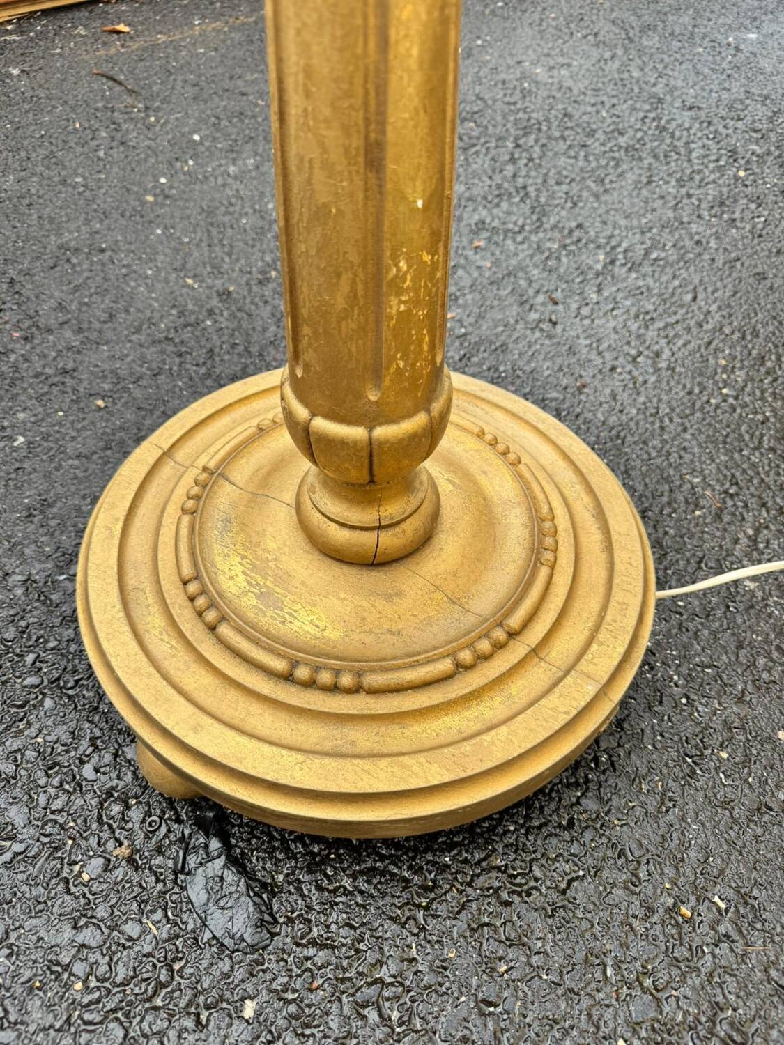 Grand lampadaire en bois doré – début XXe siècle