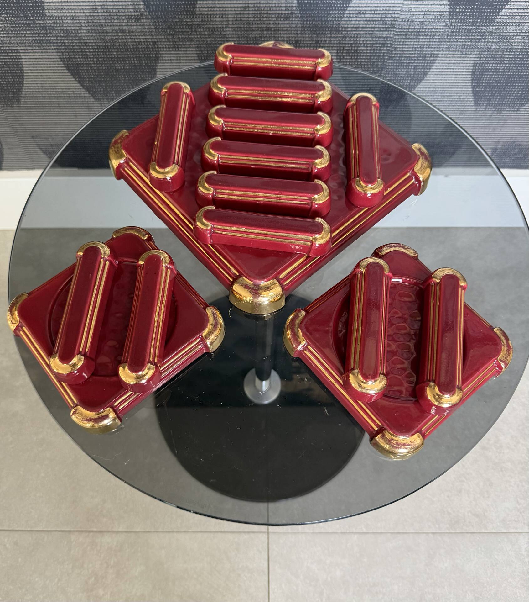 Art Deco table service in glazed burgundy and gold earthenware – Complete
