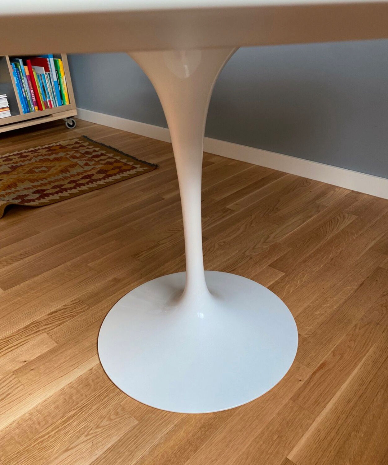 Table 137 Eero Saarinen knoll studio