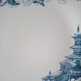 Assiettes plates anciennes dépareillées en faïence terre de fer