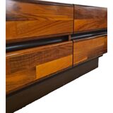 Low enfilade inspired by Jorge Zalszupin.