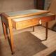 Table à écrire en bois jaune