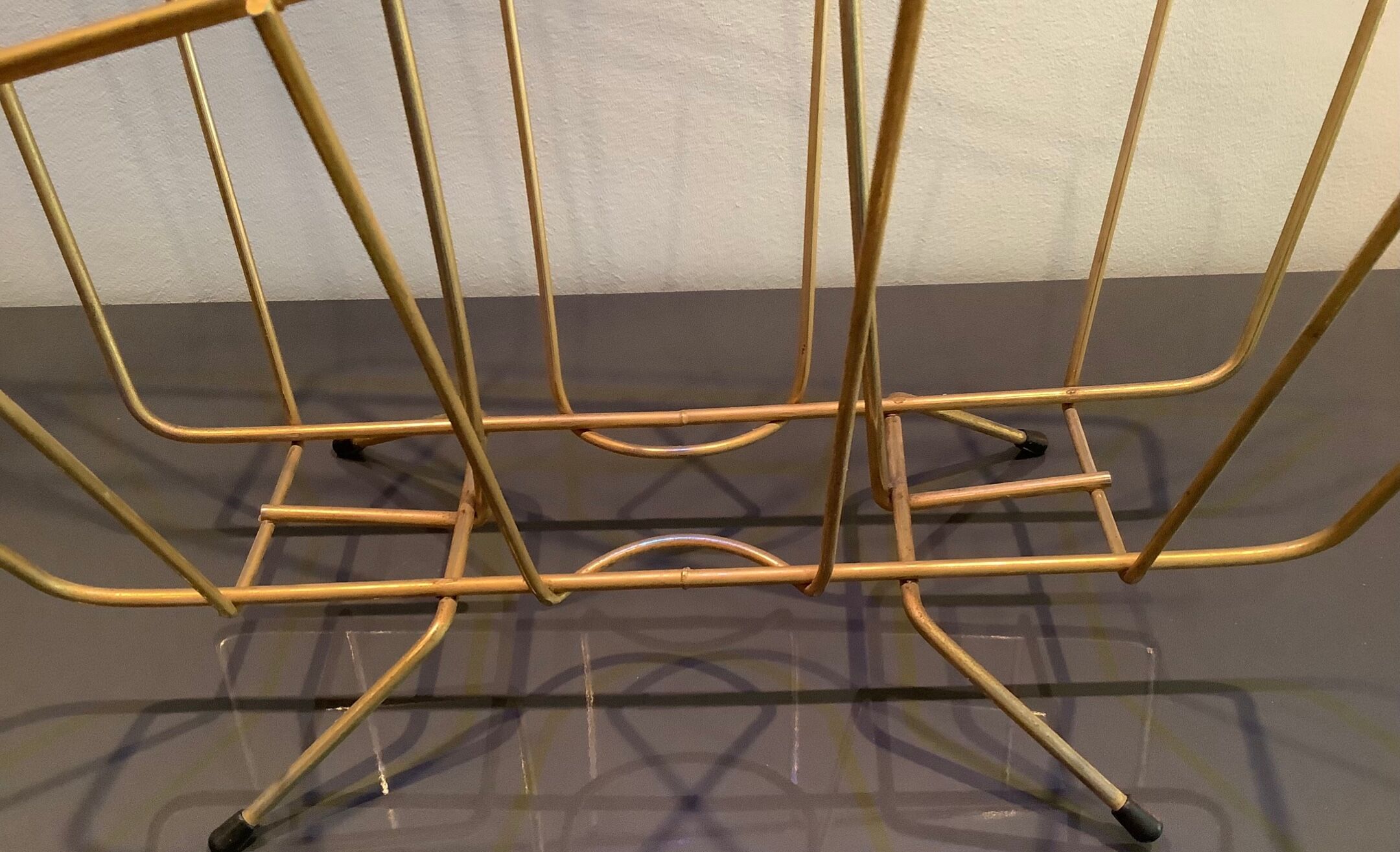 Collector vintage 60s magazine holder in gold painted metal