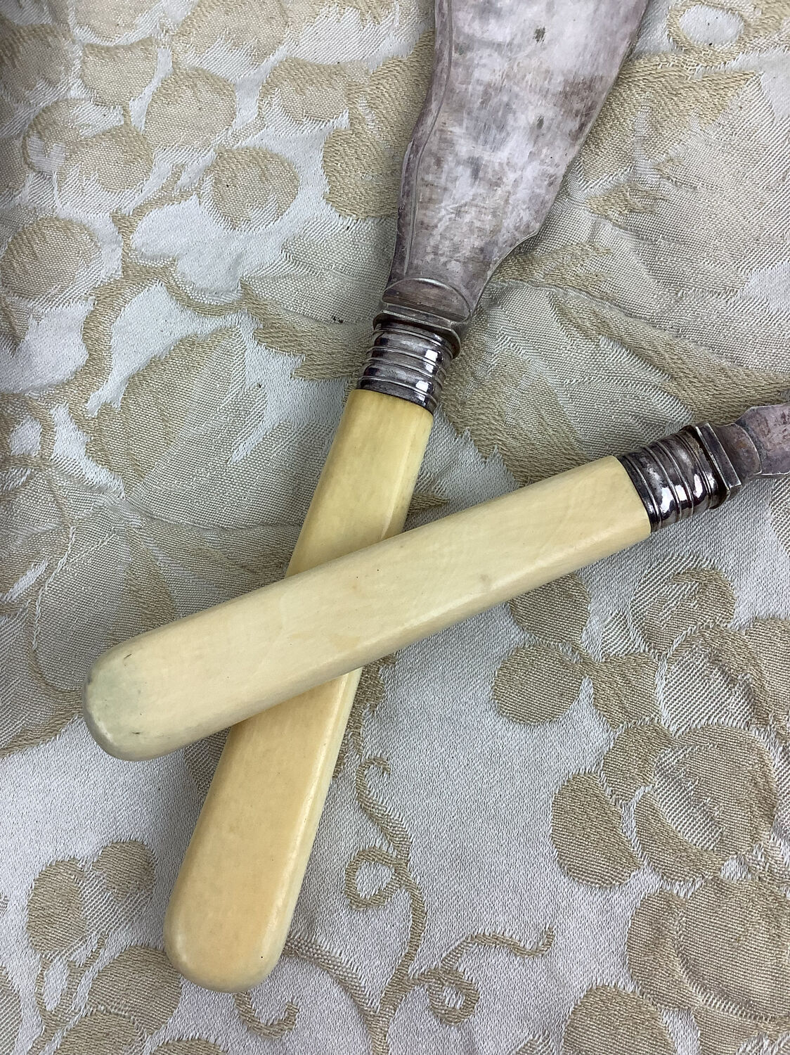 Antique fish service