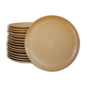 Lot de 16 assiettes en grès
