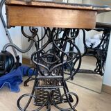 Courthiade period sewing machine