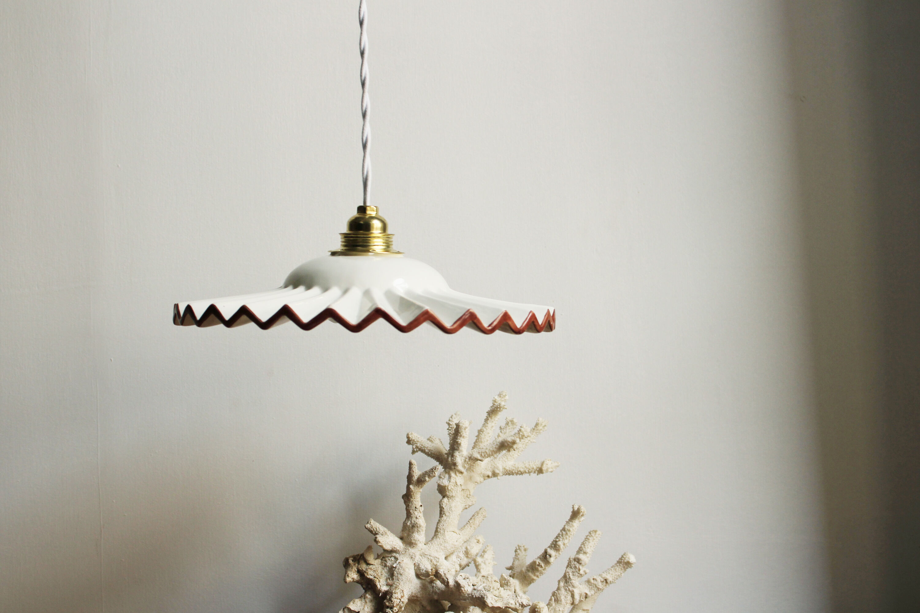 Ceiling lamp, light show shape in vintage ceramic