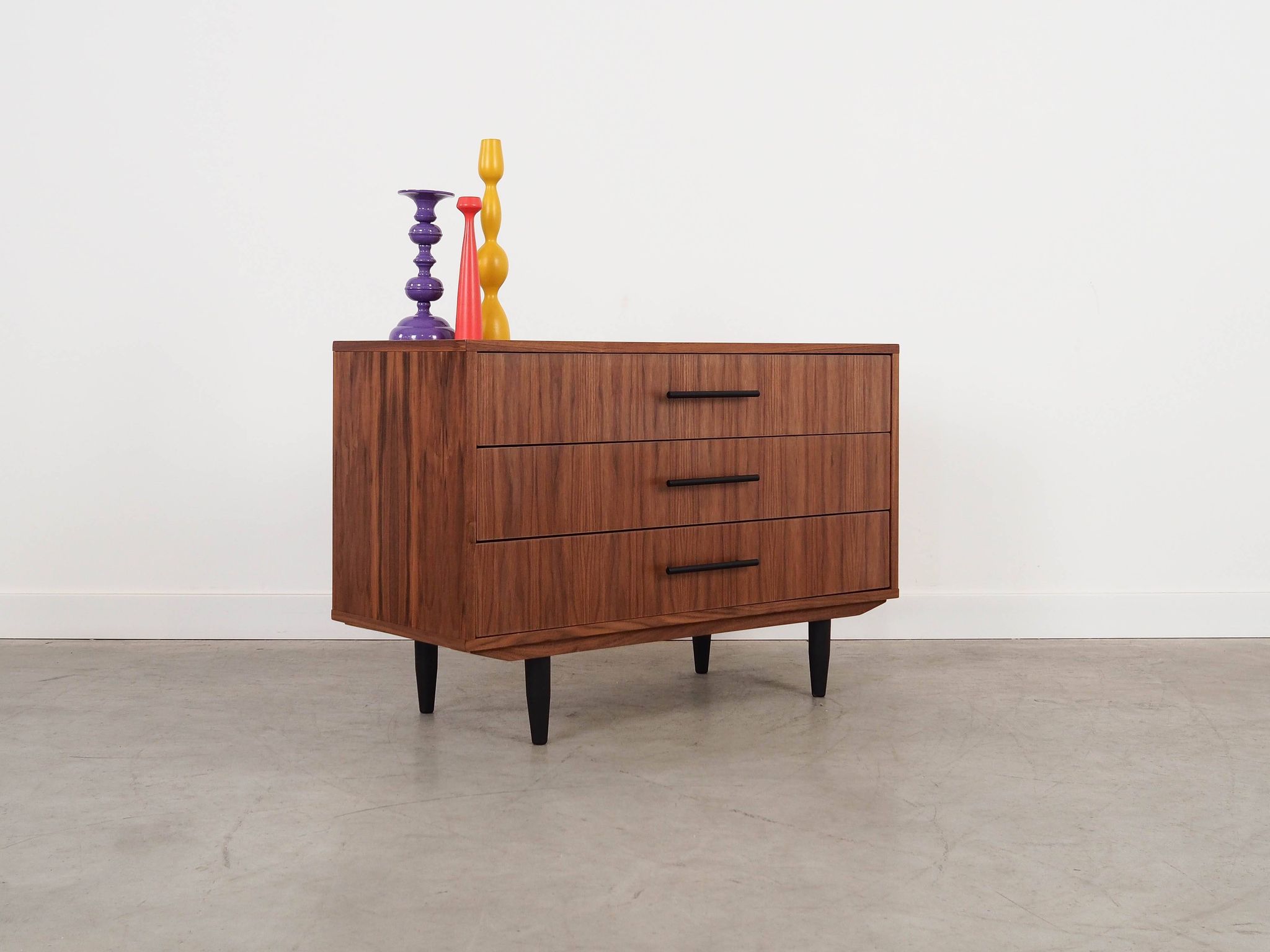 Commode scandinave en noyer