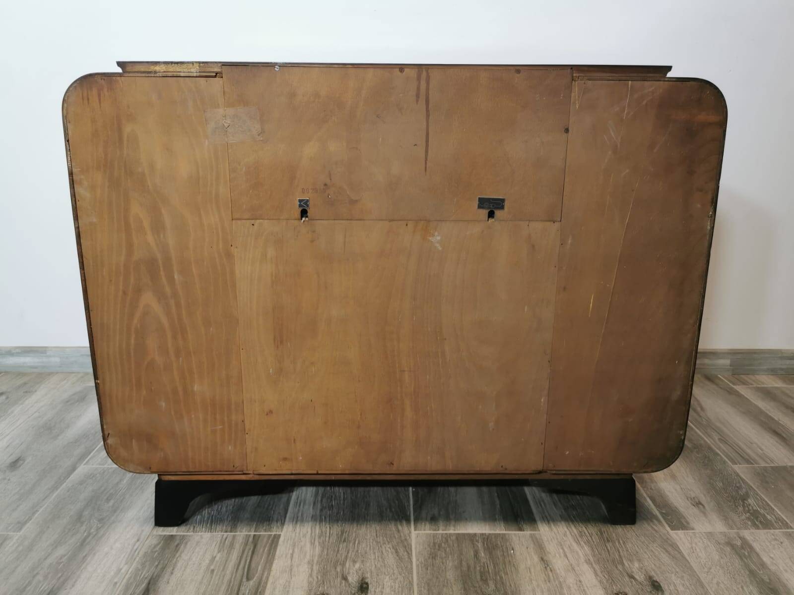 Armoire Gramophone par Jindrich Halabala