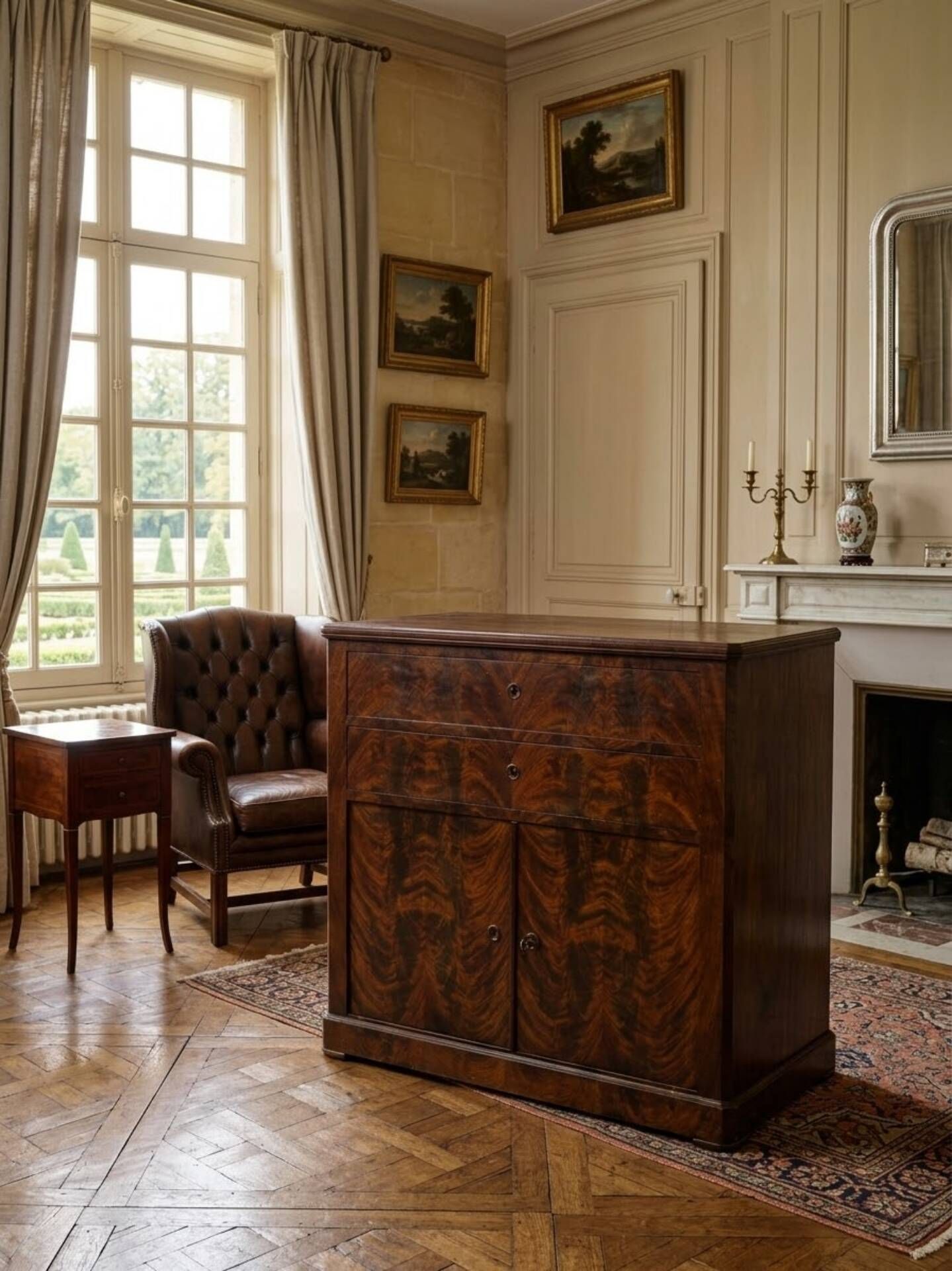 Mahogany chest of drawers