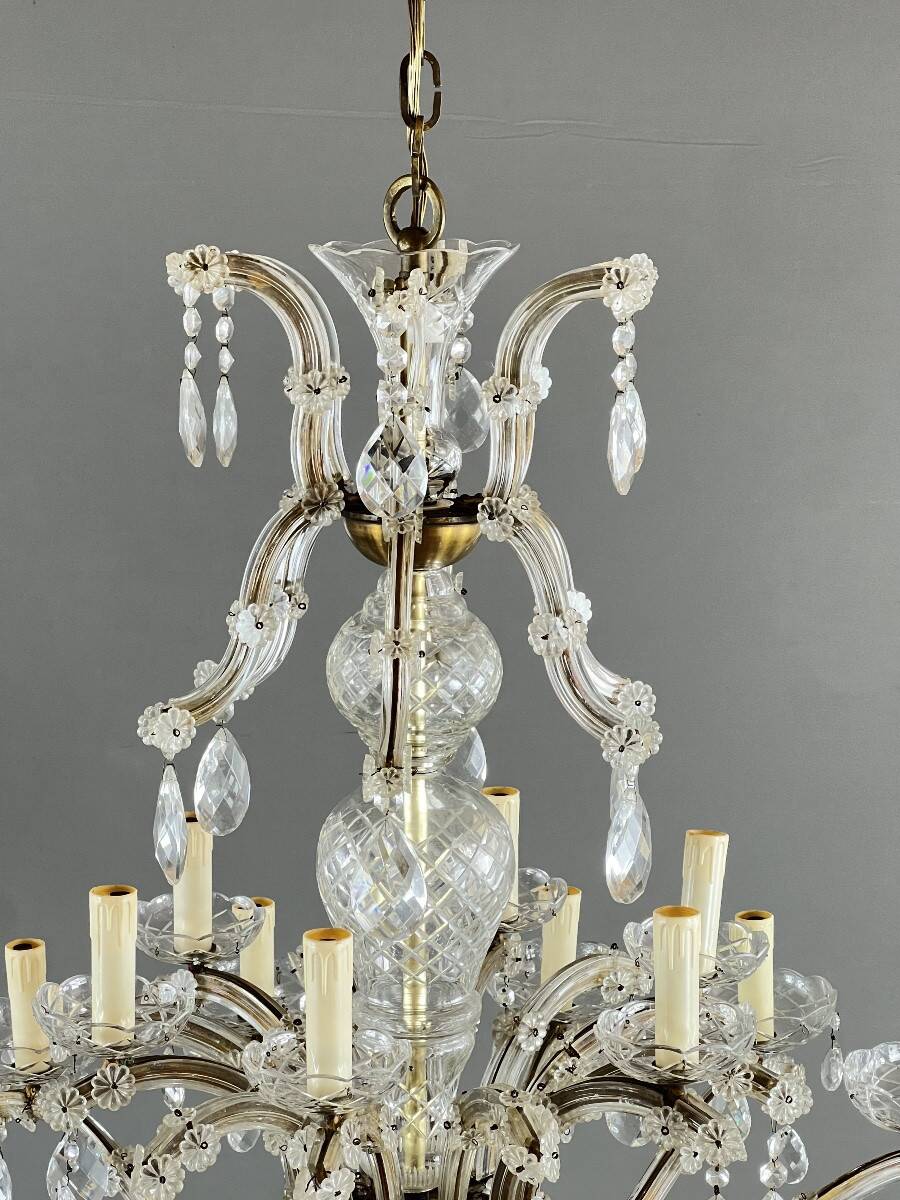 Large crystal chandelier with pendants, Louis XV style, 20th century.