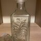 Carafe en verre ciselé