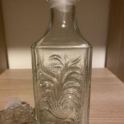 Carafe en verre ciselé