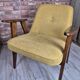 Fauteuil de milieu de siècle restauré type 366 par j. chierowski - jaune années 1960