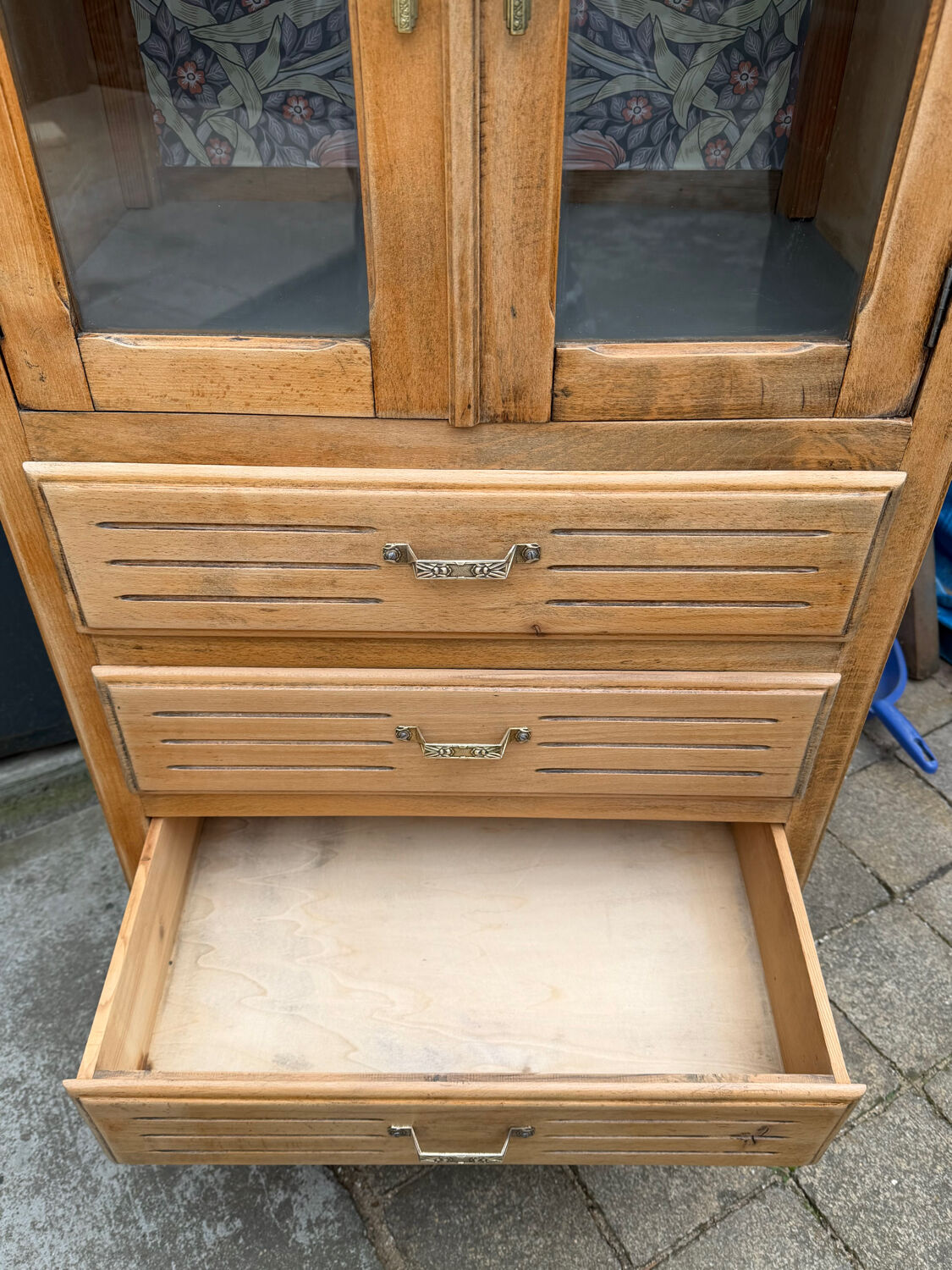 Art Deco glass-fronted Parisian buffet in raw wood