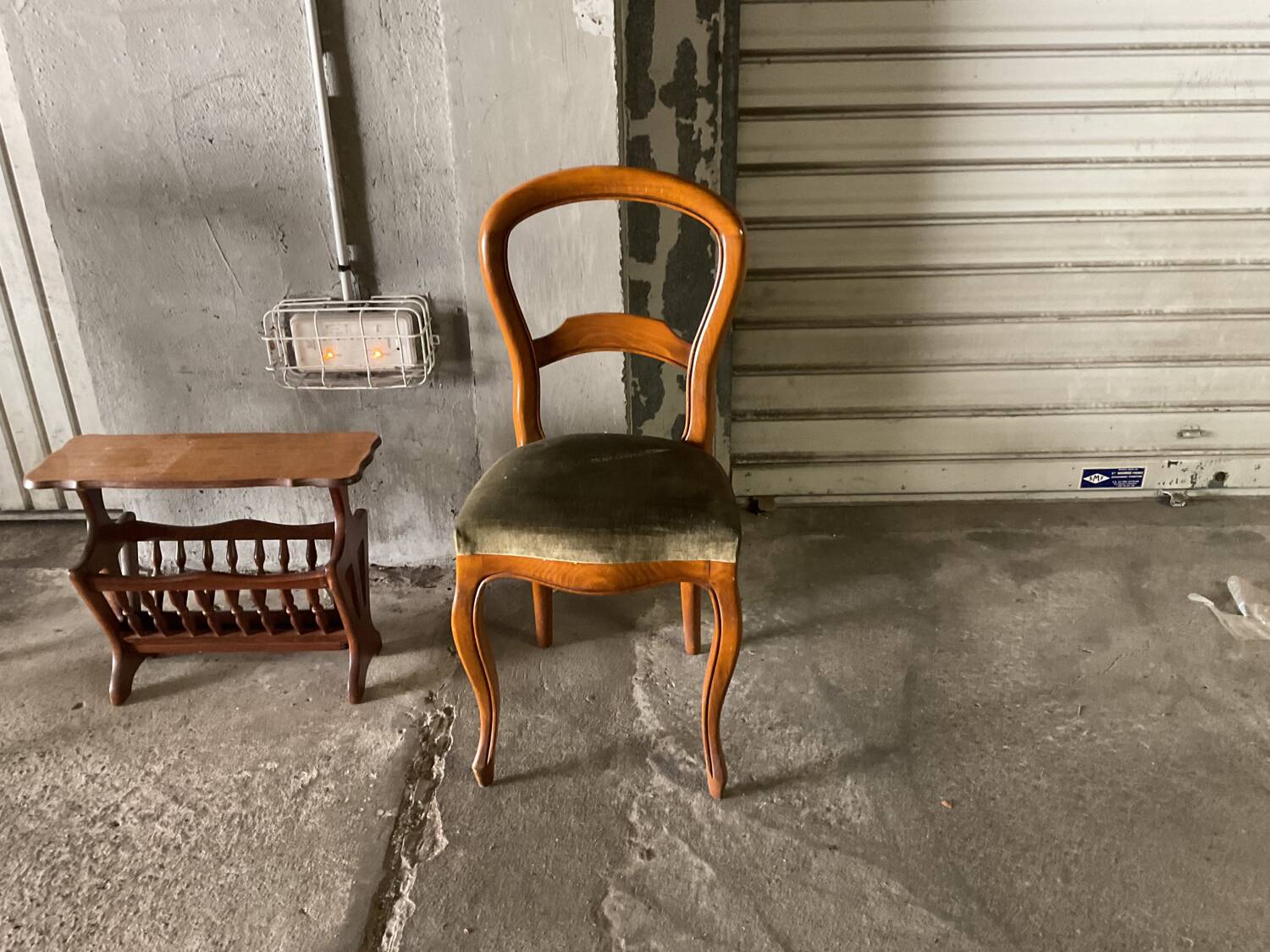 Vintage green velvet seat chair TBE