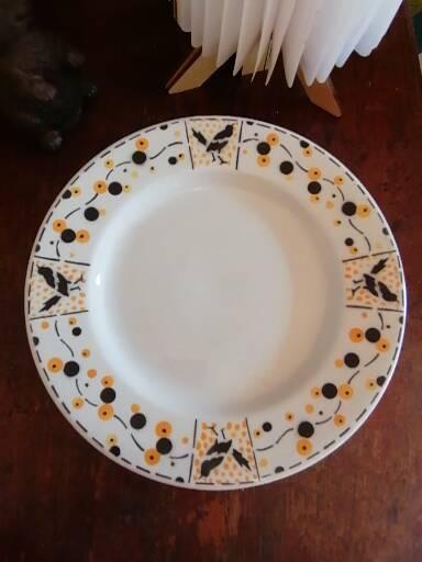 Round peedouche dish in Gien earthenware, birds and orange and black berries