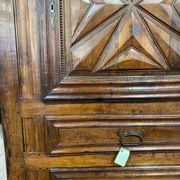Armoire Louis XIII en chêne massif, pointes de diamant, XVIIe siècle
