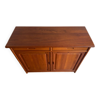 Danish chest of drawers in solid teak