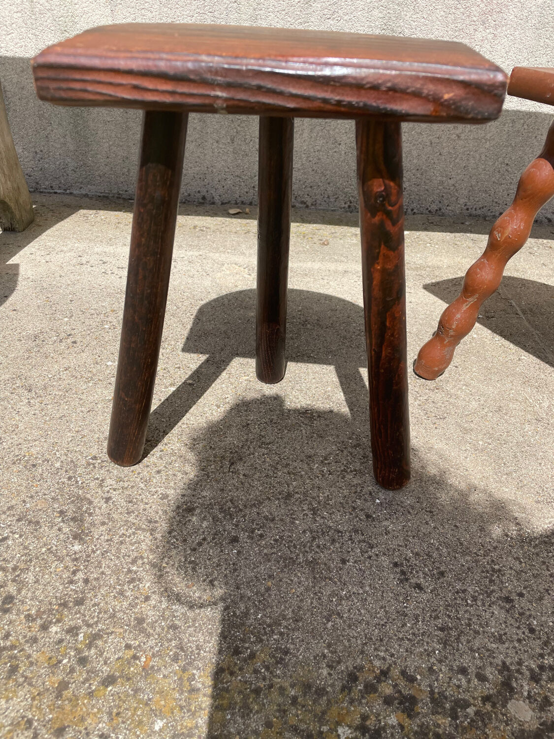 Tabouret en bois tripode vintage