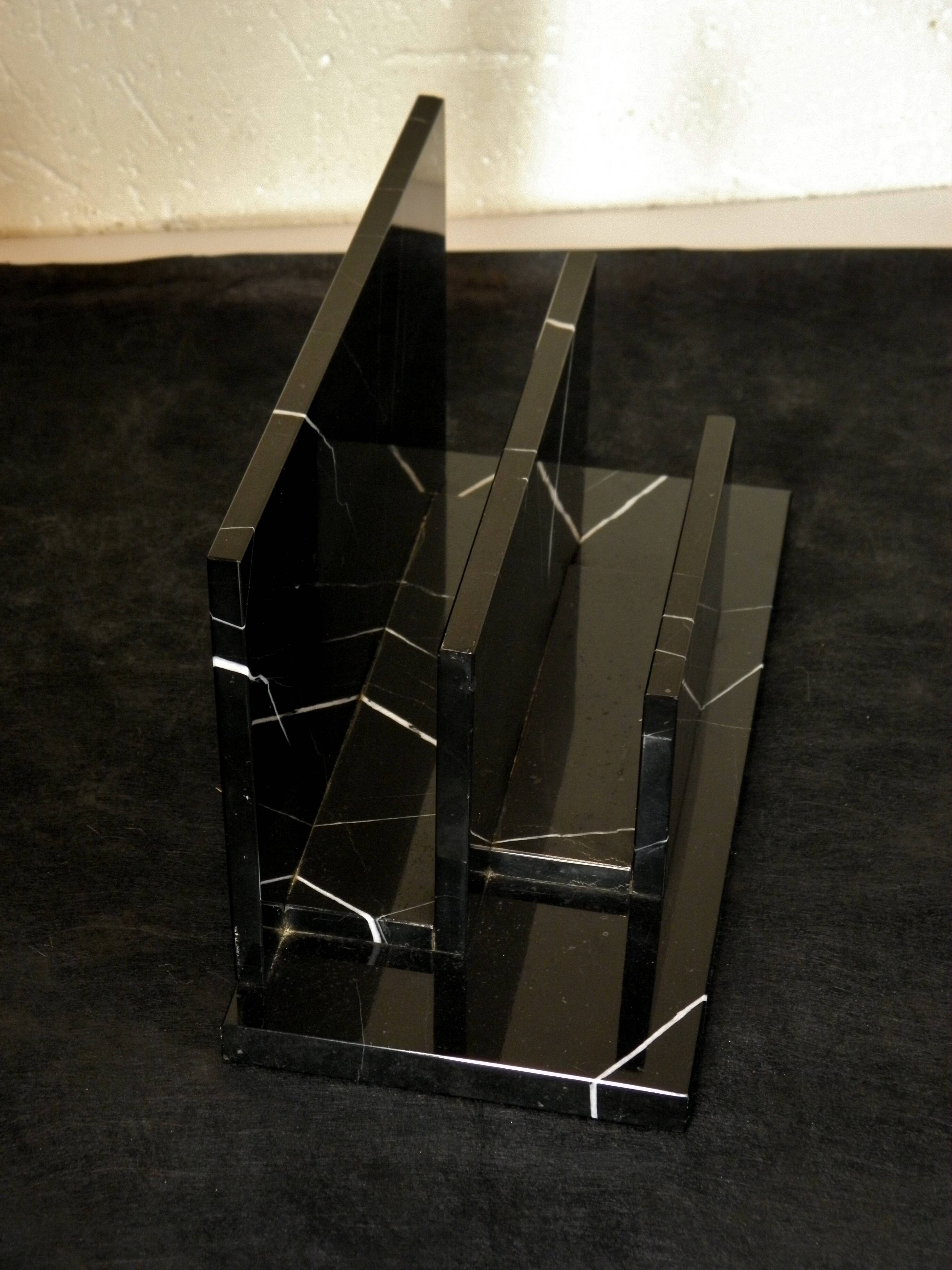 PORTE-LETTRES, RANGE-COURRIER en MARBRE