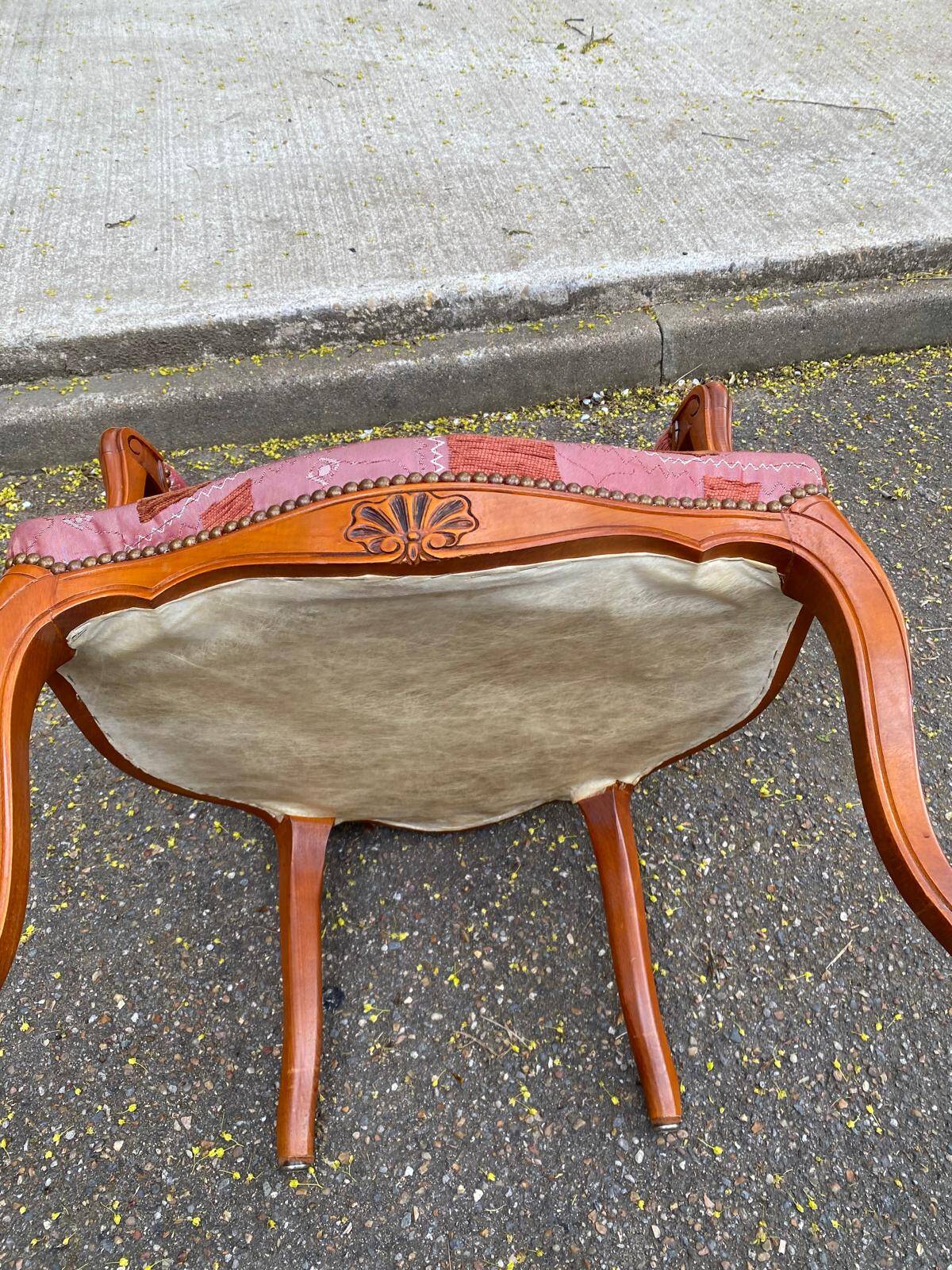 Bergère cabriolet armchair Louis XV in embroidered burgundy silk fabric.