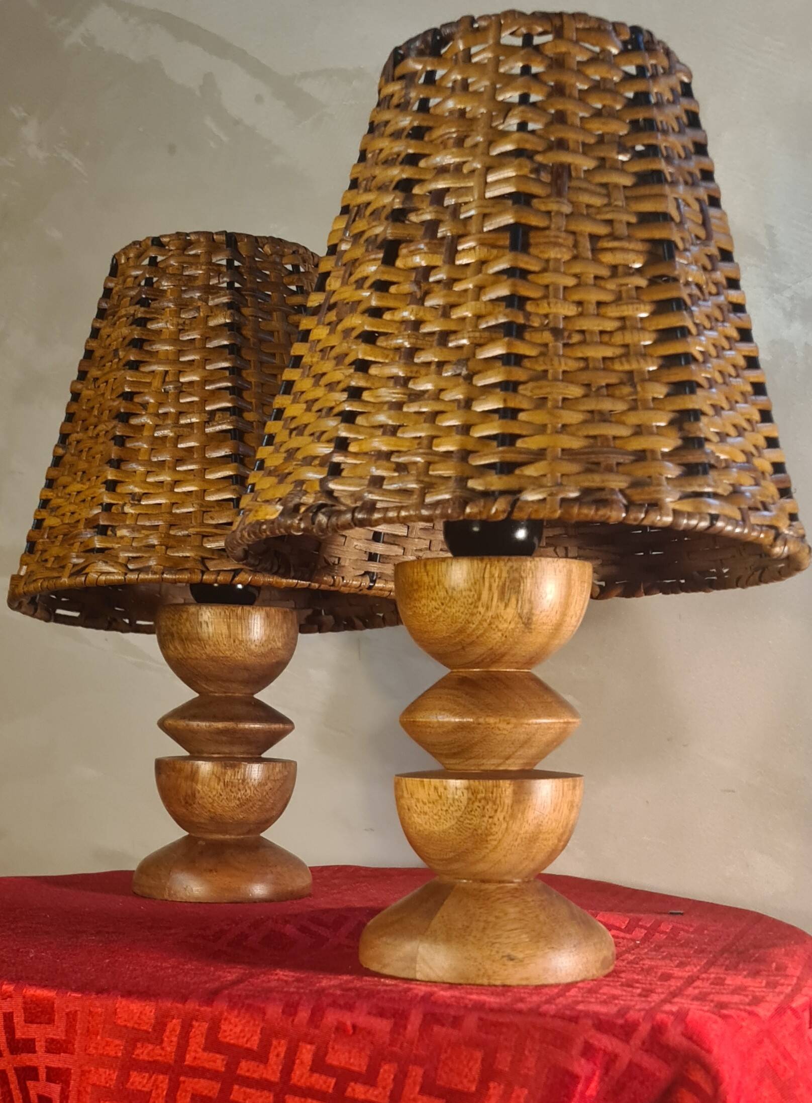 pair of Scandinavian bedside lamps in wicker wood, very good condition, 32x13
