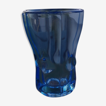 Vase bleu en cristal
