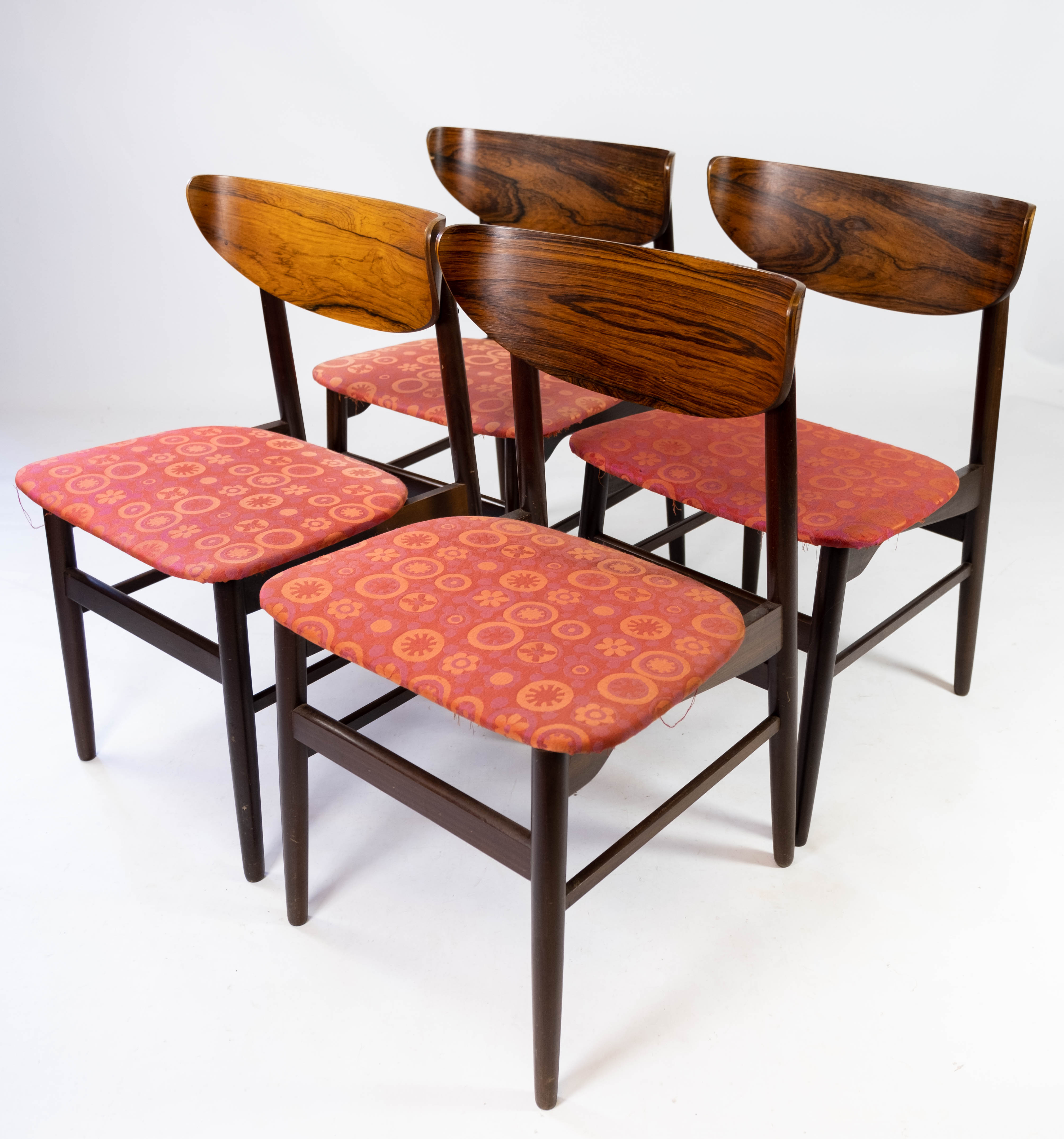 Set of four dining room chairs in rosewood and upholstered with red fabric, of danish design, 1960s