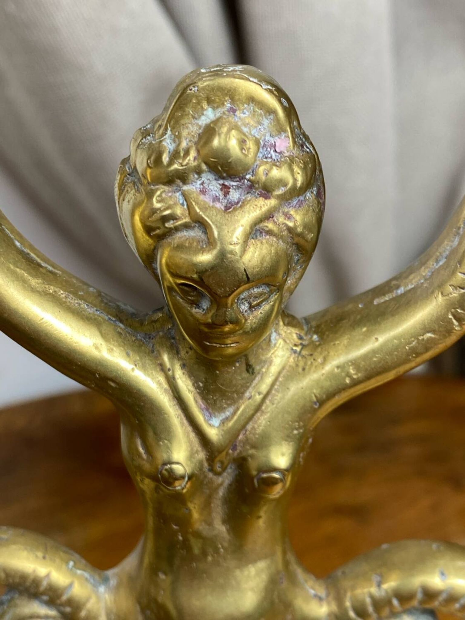 Chandelier, forme sirène, en bronze 