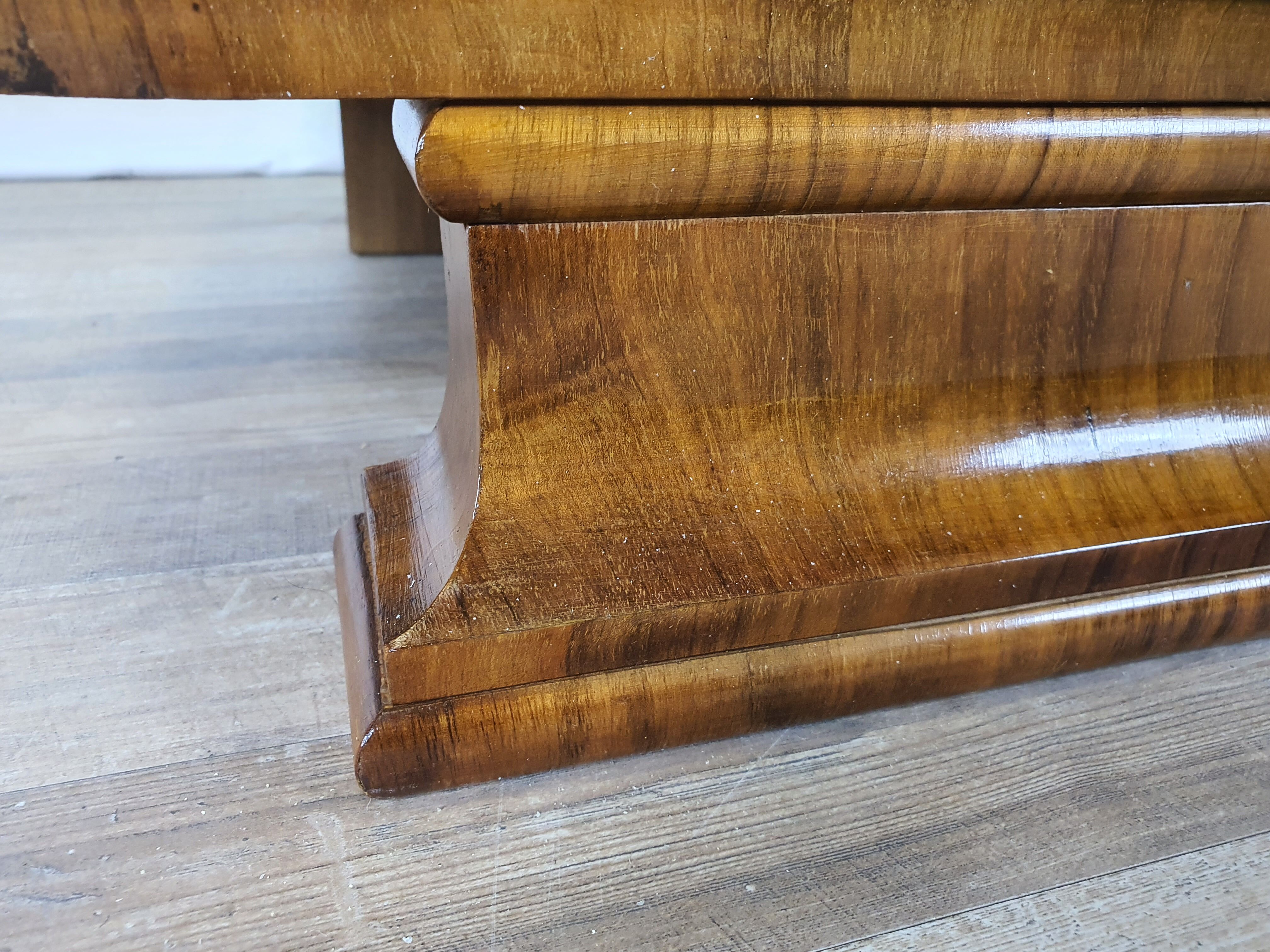 Art Decò Bedsides in Walnut