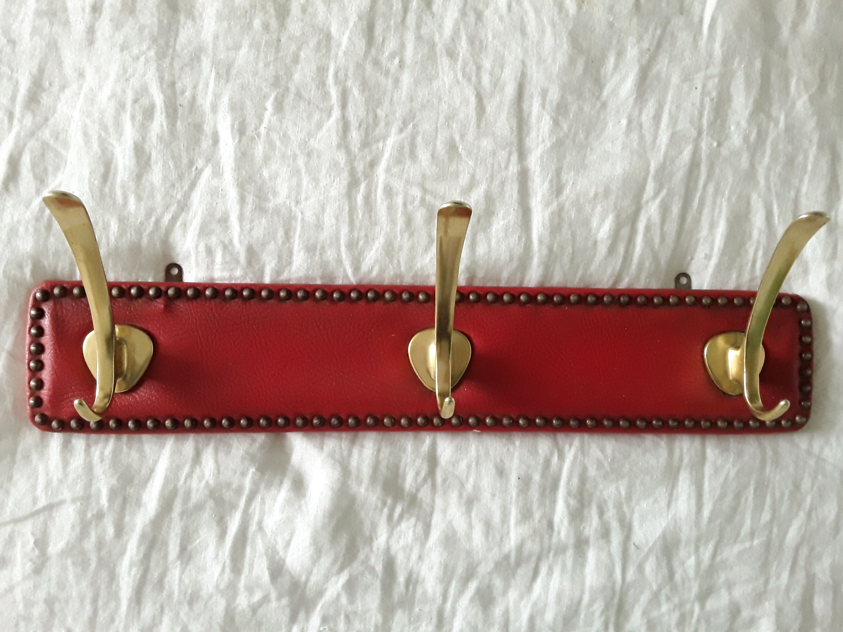 Porte-manteau vintage 1950 skaï et laiton 3 patères