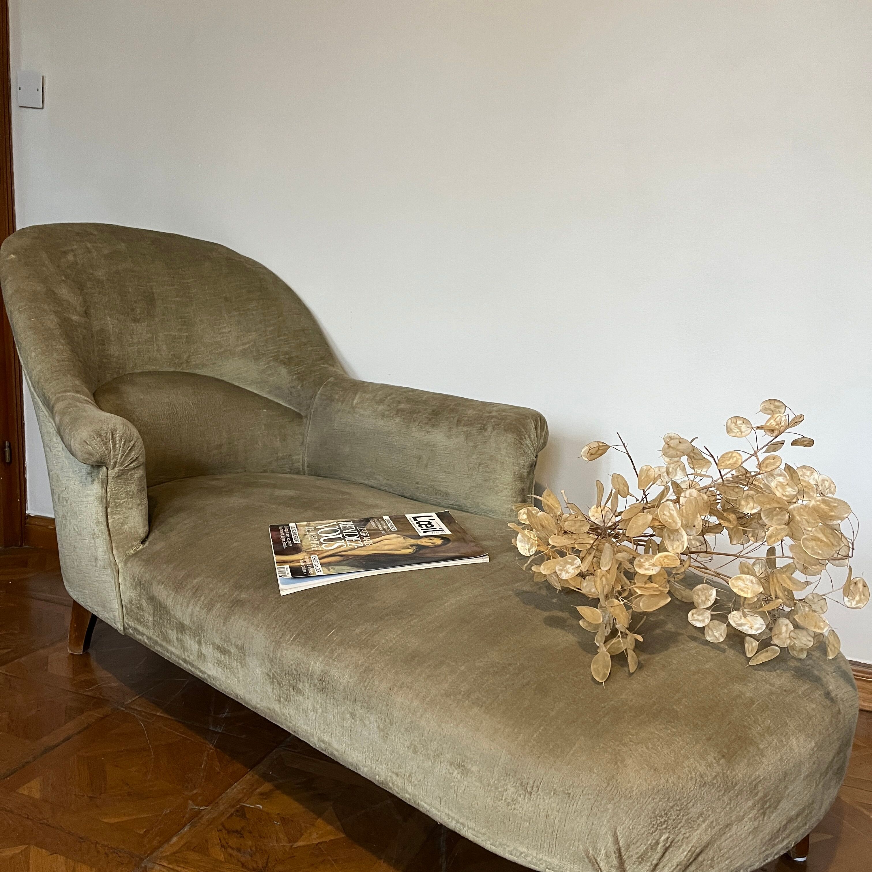 Old water-green meridian