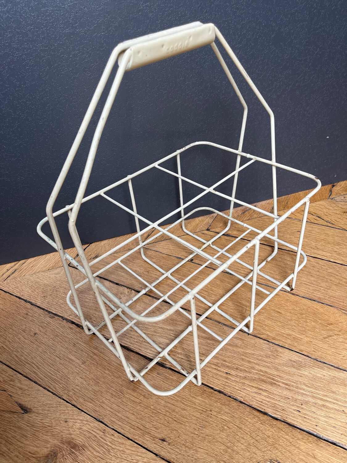 Shopping cart bottle basket