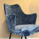 Fauteuil en velours bleu, Italie des années 1950