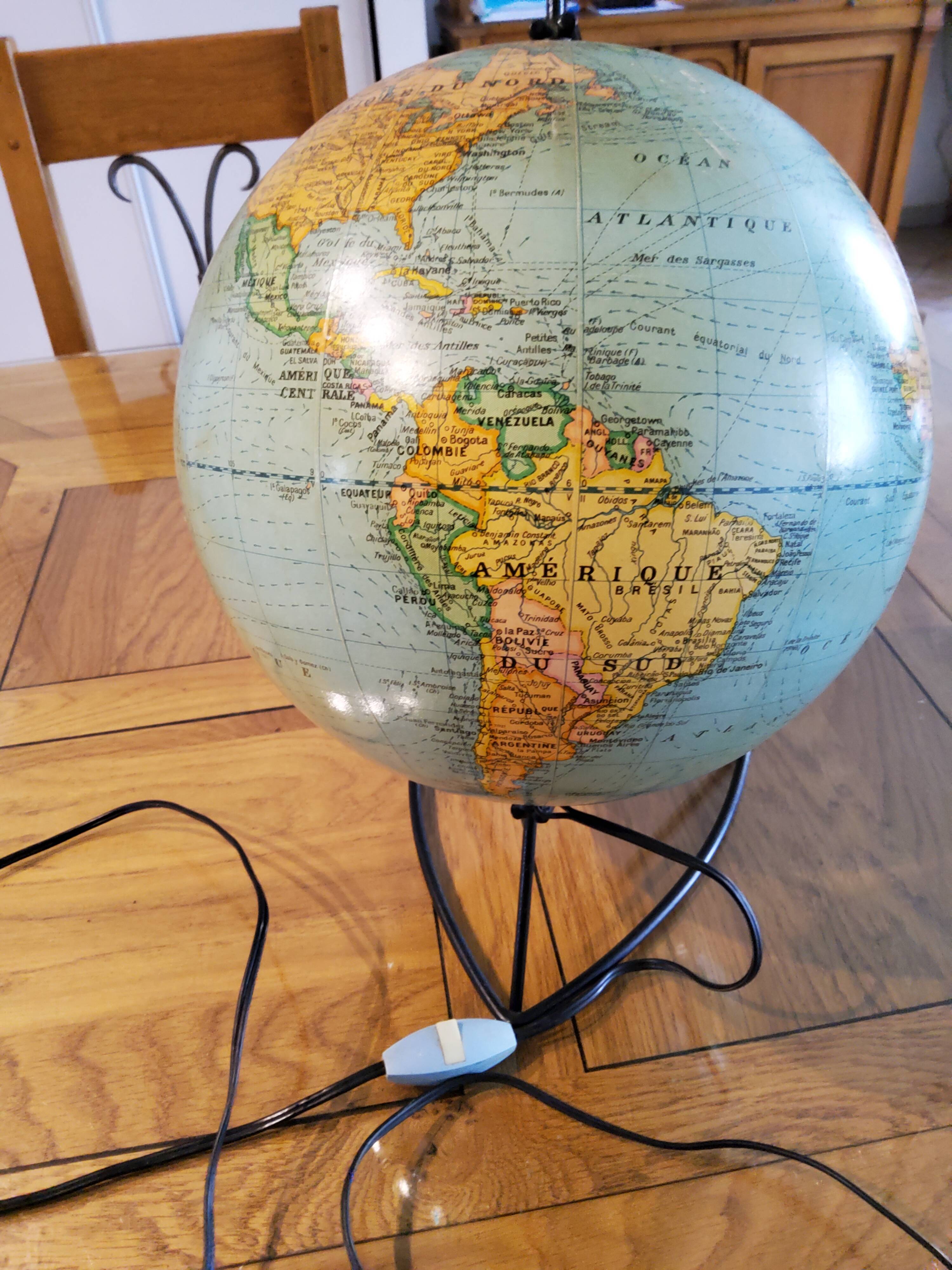 Luminous globe Girard and Barrère