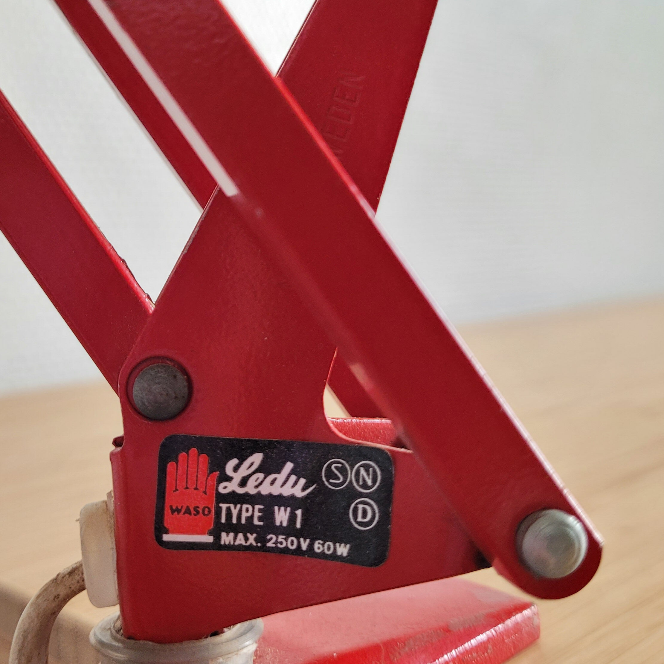 Ledu red architect lamp